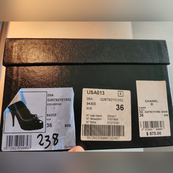 Chanel Escarpins Limited Edition Noir Heels in Amazing Condition - Picture 10 of 10